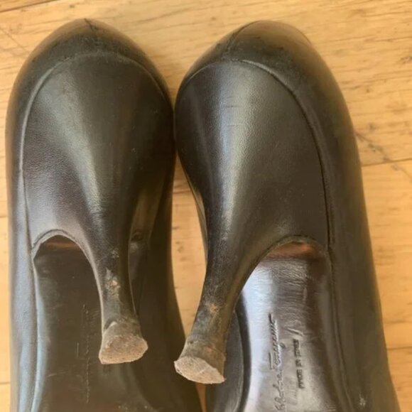 FERRAGAMO Black Leather Pumps- Vintage & Rehab Project but SO cute! - Picture 4 of 8